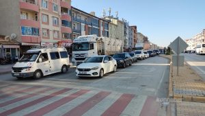 Konya-Ankara Karayolunda Kurban Bayramı Yoğunluğu: Kulu Mevkiinde Uzun Araç Kuyrukları Oluştu